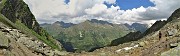 68 Bella vista panoramica sulle montagne dirimpettaie fino al Pizzo del Diavolo a DX